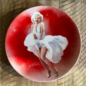 ‼️Limited Edition‼️ Marylin Monroe Red Collectible Plate